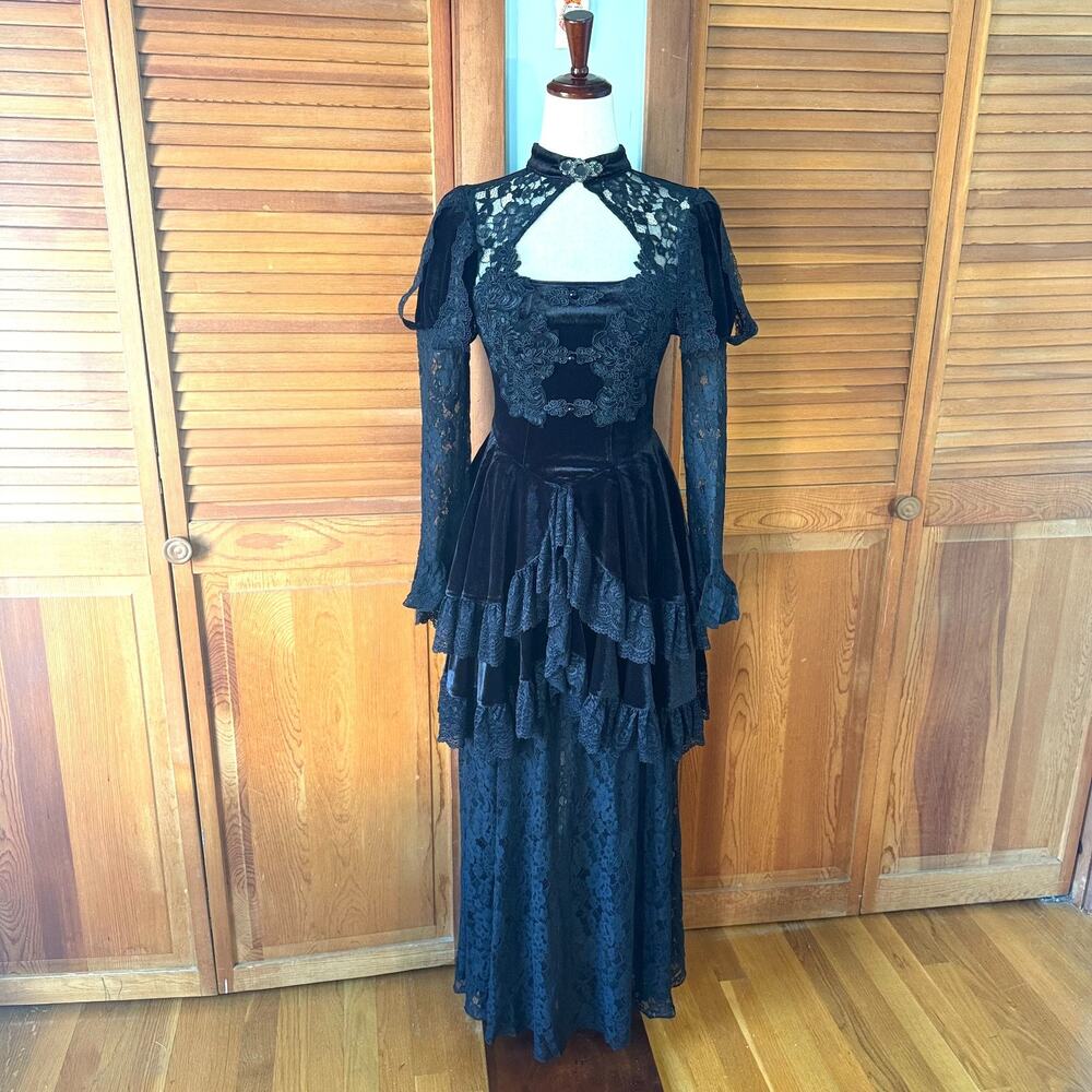 Dark In Love Gothic Victorian Lolita Princess Romantic Black Velvet Dress